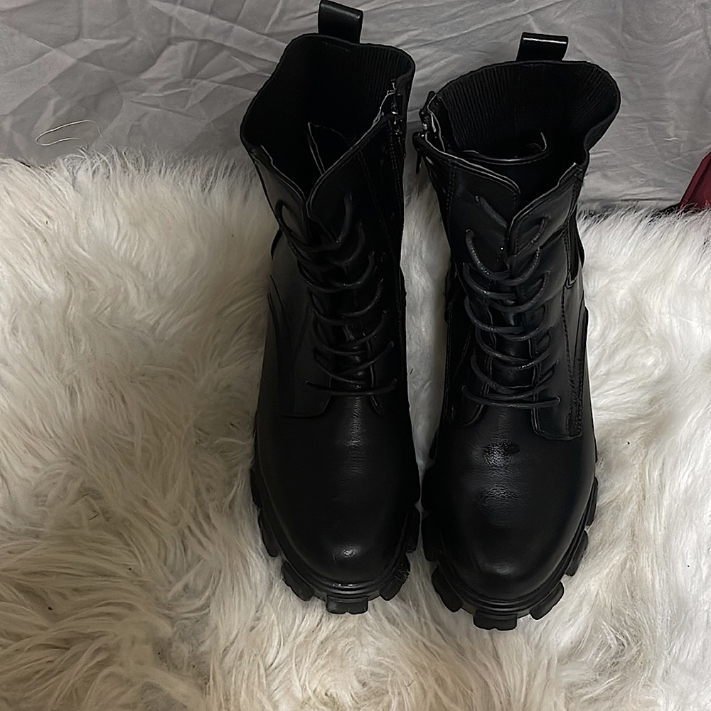 Black Chunky Heel Ankle Boots Size 6 Womens US - Picture 4 of 4